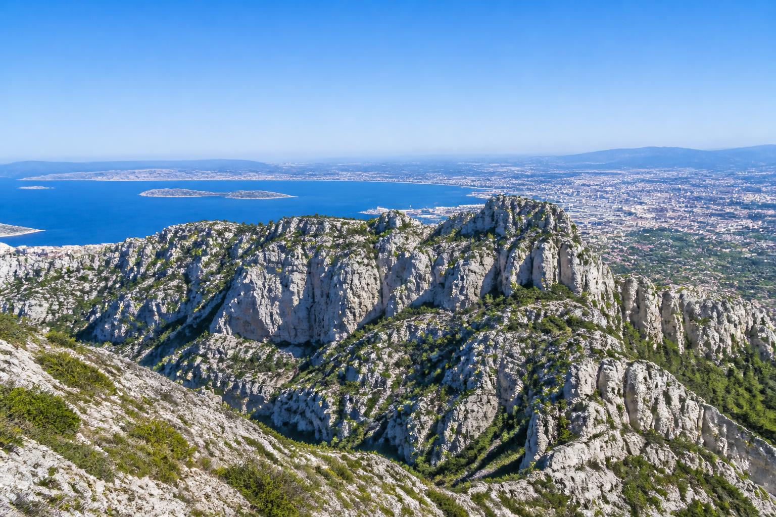découvrez le massif de l'étoile, un véritable écrin sauvage où randonneurs passionnés trouvent authenticité, paysages préservés et aventures exceptionnelles en pleine nature.