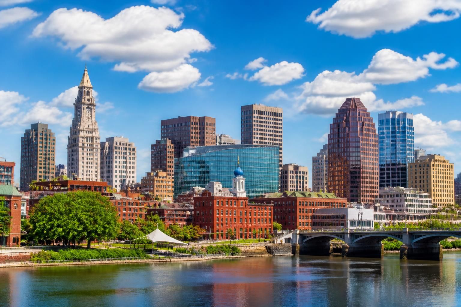 découvrez pourquoi hartford, ville américaine pleine d'histoire et de charme, séduit de plus en plus les voyageurs français à la recherche d'authenticité et de paysages uniques.