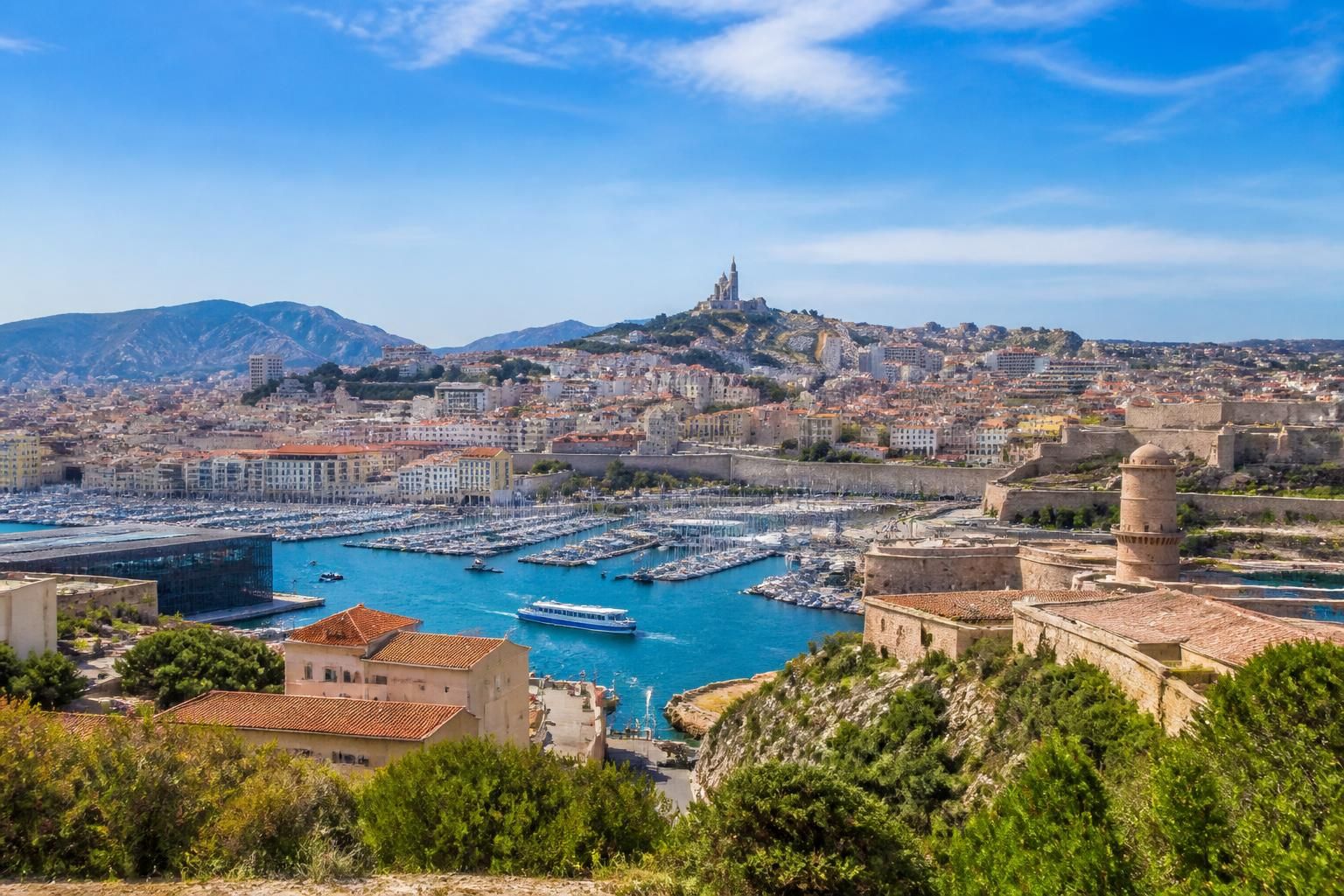 découvrez l'emplacement stratégique de marseille sur la carte de france, une ville clé en méditerranée connue pour son port emblématique et son riche patrimoine culturel.