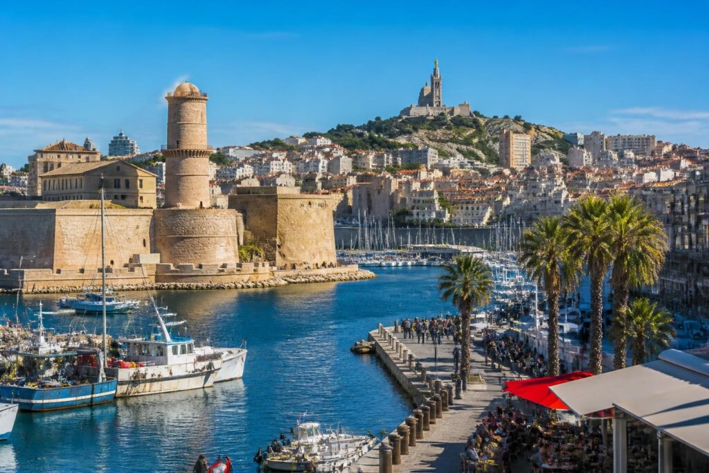 explorez marseille, la cité phocéenne, et découvrez ses landmarks incontournables. plongez au cœur de la culture, de l'histoire et des sites emblématiques de cette magnifique ville française.